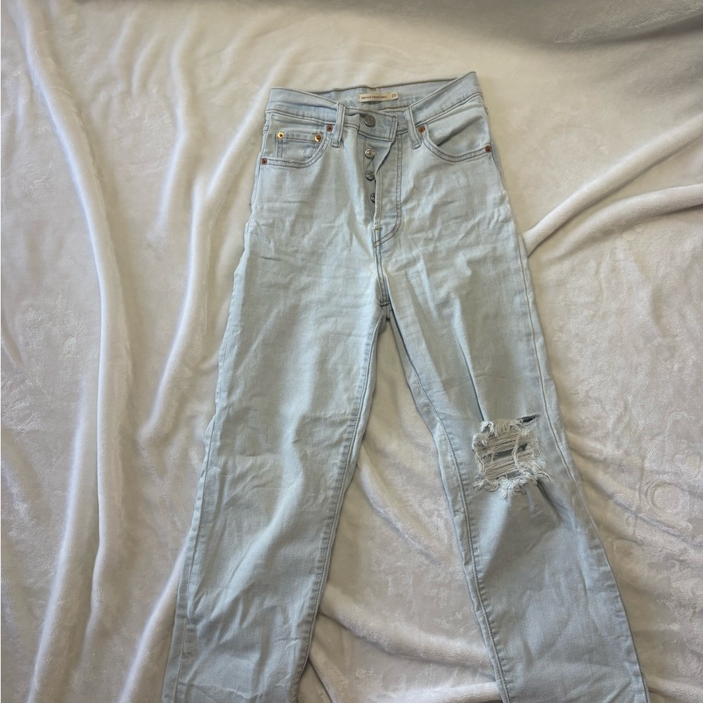 Levi’s Light Wash Ribcage Straight Ankle Jeans